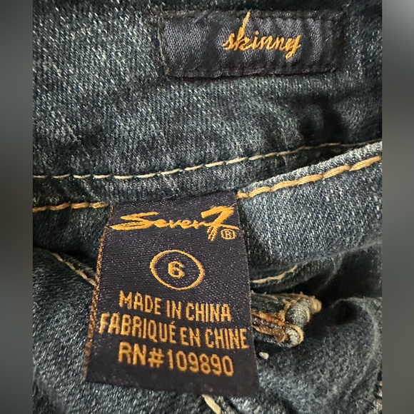 Seven7 | Dark Wash Skinny Jeans w/ Thick Stitch Detail & Light Fade | Size 6 - Picture 8 of 10
